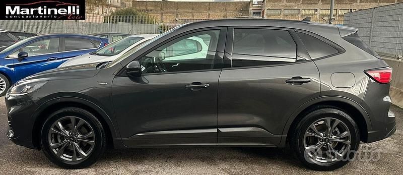 Usata Ford Kuga ST-Line 120 CV (88 kW) 2022 Grigio SUV