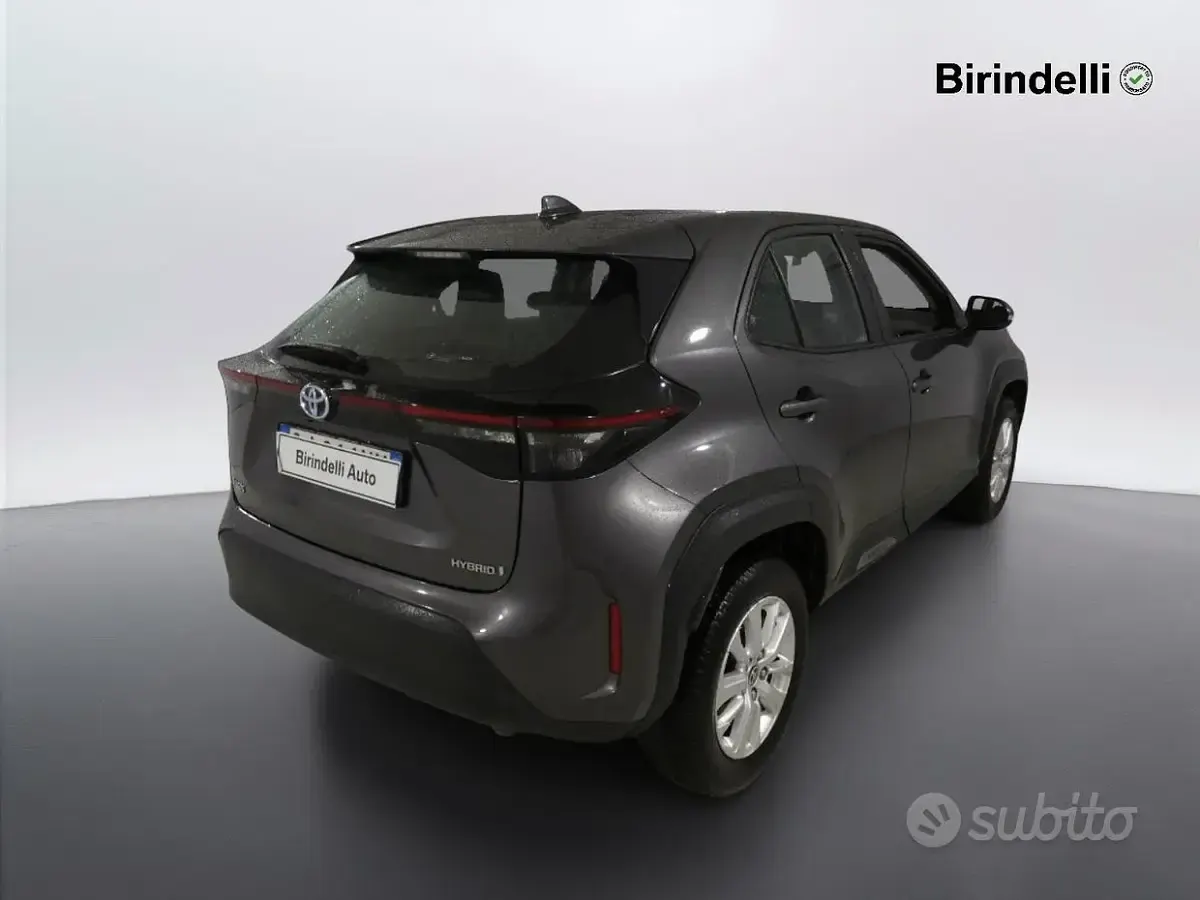 Usata Toyota Yaris Cross Active 92 CV (67 kW) 2022 Grigio SUV