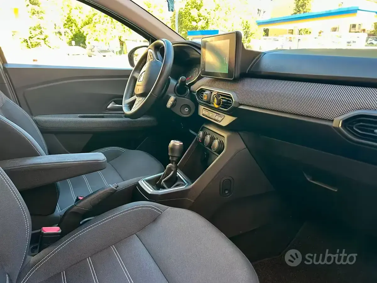 Usata Dacia Sandero Comfort 101 CV (74 kW) 2021 Grigio Berlina