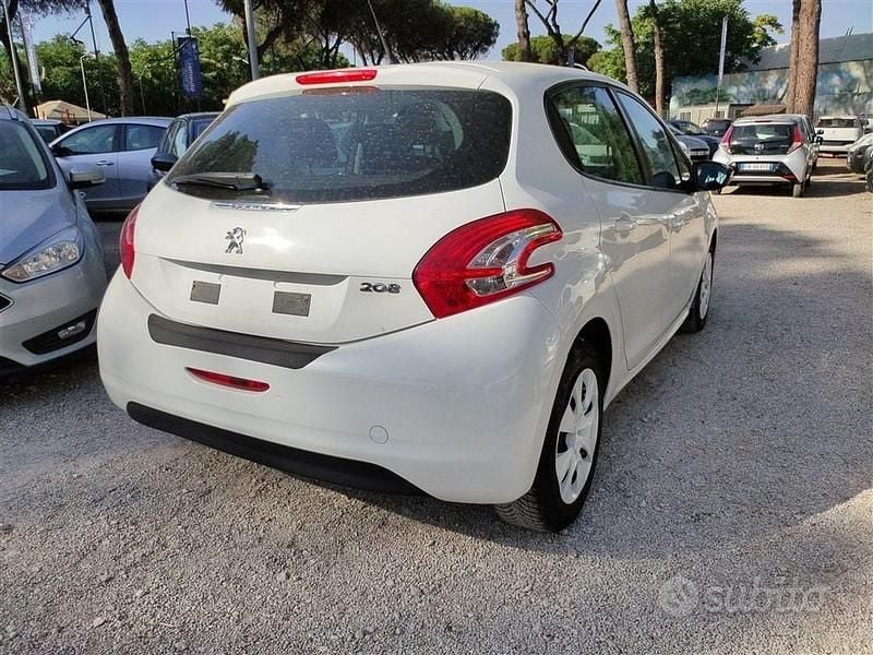 Usata Peugeot 208 68 CV (50 kW) 2015 Bianco banquise Utilitaria