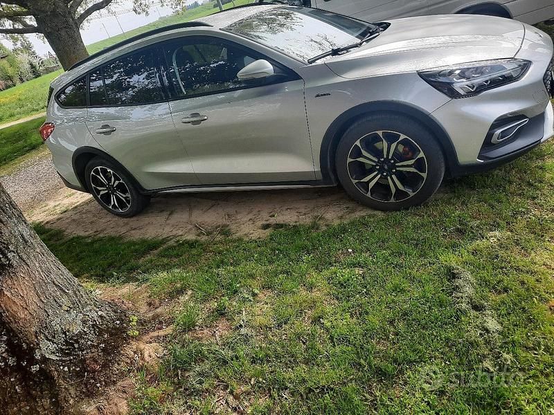 Usata Ford Focus ST-Line 125 CV (91 kW) 2019 Grigio Utilitaria