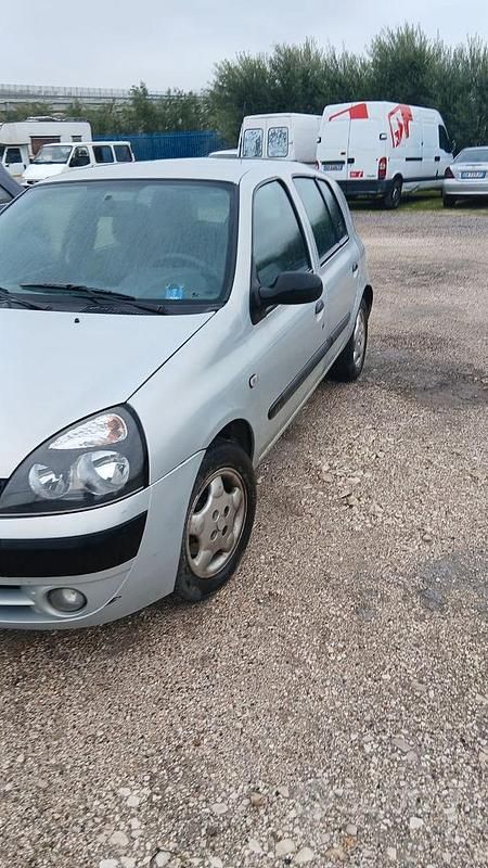 Usata Renault Clio II 65 CV (47 kW) 2005 Grigio Berlina