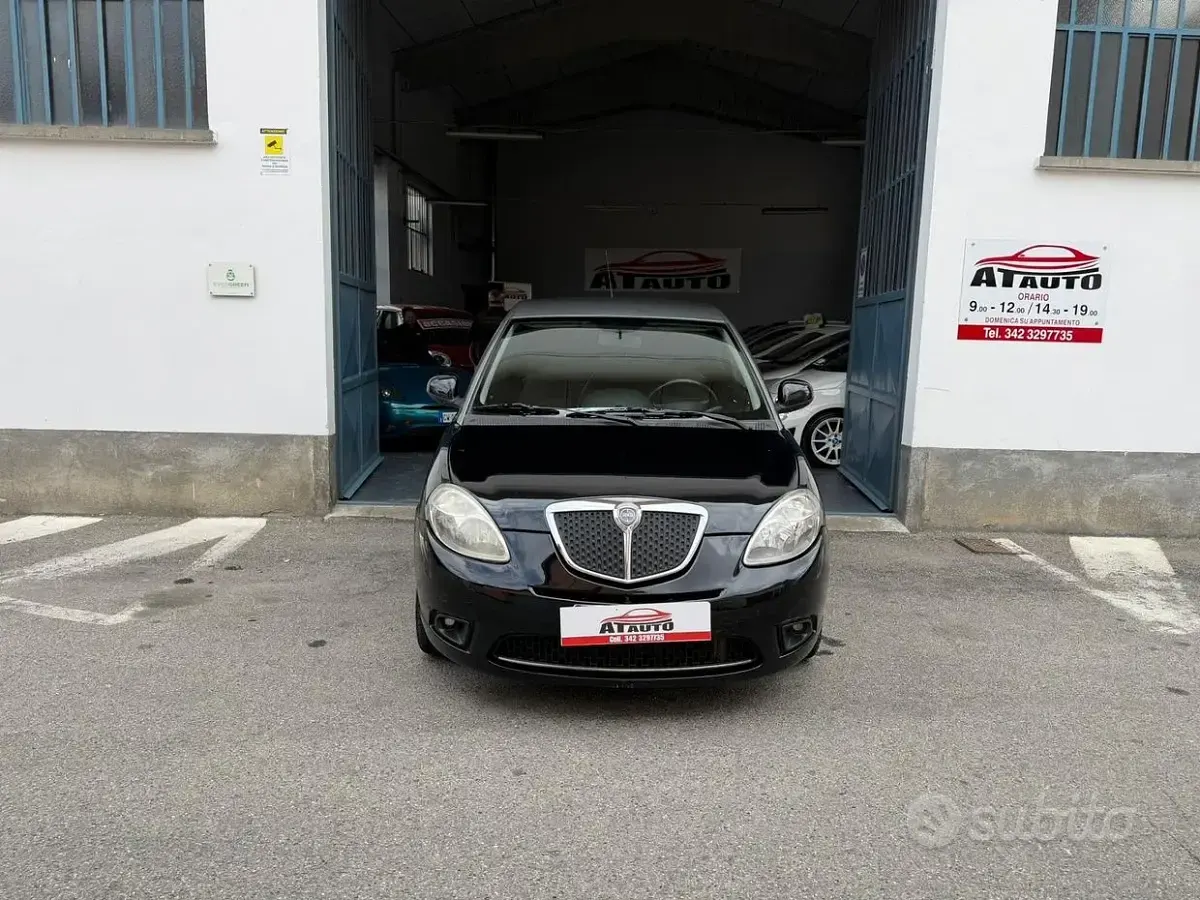 Usata Lancia Ypsilon 77 CV (56 kW) 2010 Nero Utilitaria
