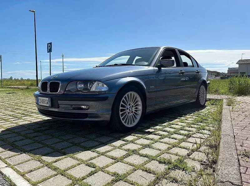Usata BMW 318 Efficient Dynamics 118 CV (86 kW) 1999 Blu/azzurro Berlina