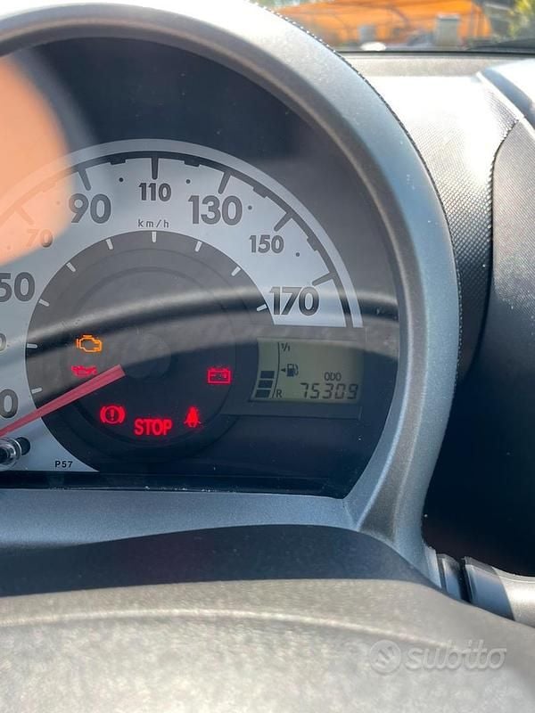 Usata Toyota Aygo 68 CV (50 kW) 2012 Bianco Utilitaria