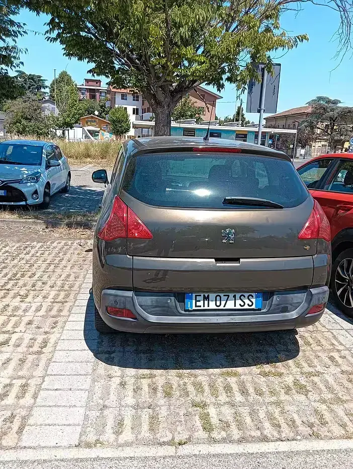 Usata Peugeot 3008 112 CV (82 kW) 2012 Marrone Station wagon
