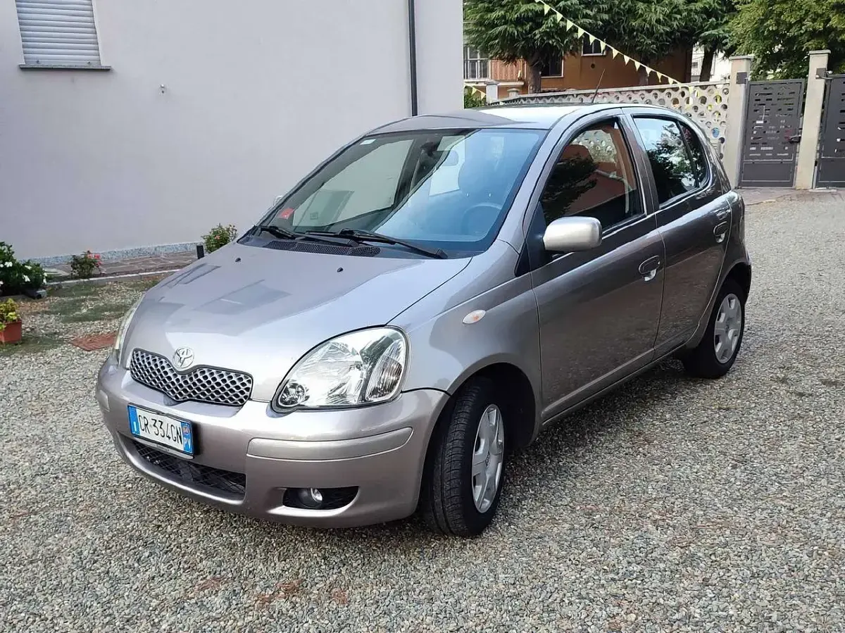 Usata Toyota Yaris Sol 75 CV (55 kW) 2004 Other Utilitaria