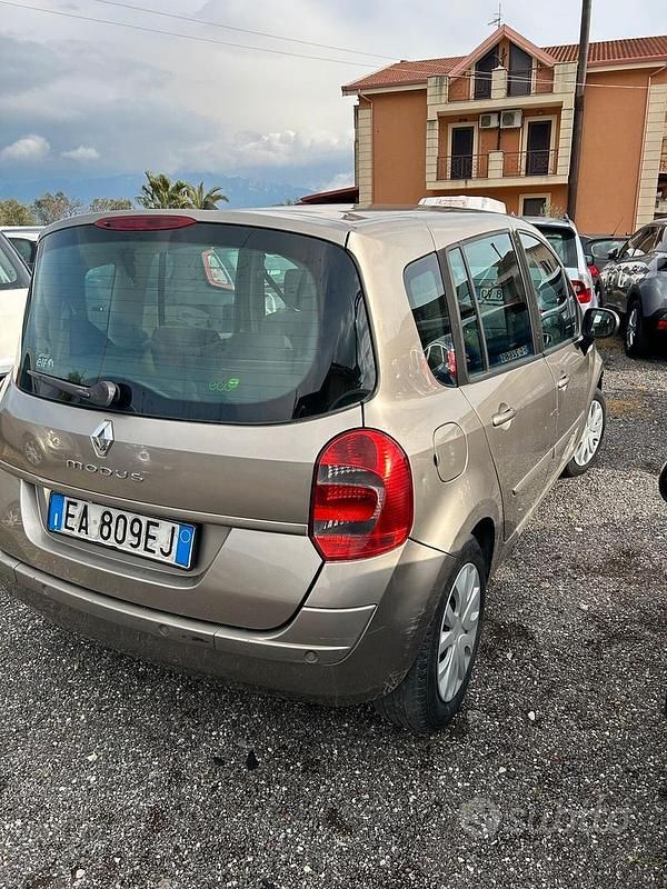Usata Renault Modus Dynamique 85 CV (62 kW) 2010 Grigio Monovolume