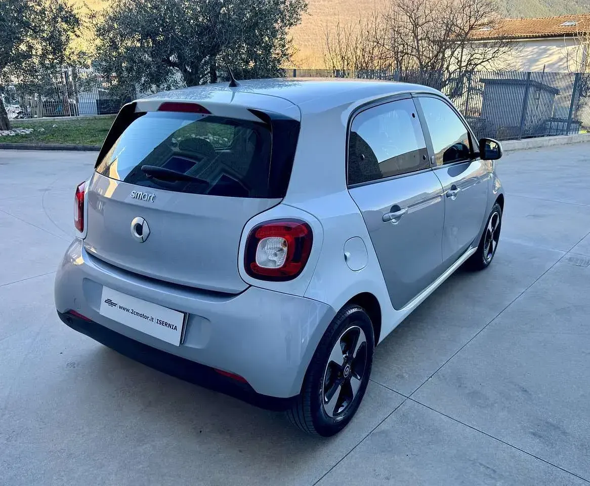Usata Smart ForFour Electric Drive Passion 41 kW (56 CV) 2021 Grigio Utilitaria