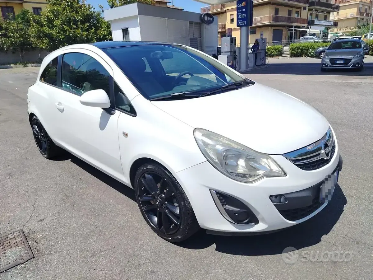 Usata Opel Corsa 95 CV (69 kW) 2011 Bianco Utilitaria