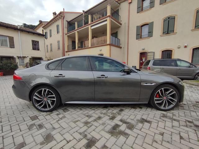 Usata Jaguar XF 241 CV (177 kW) 2017 Grigio Berlina