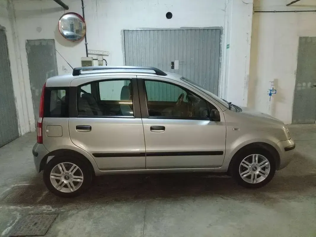 Usata Fiat Panda Emotion 60 CV (44 kW) 2007 Argento Utilitaria