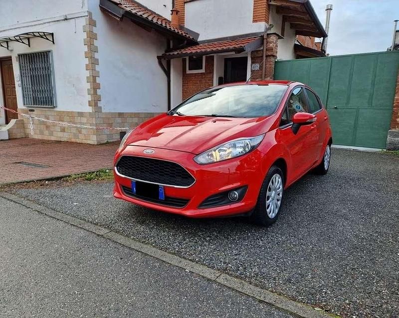 Usata Ford Fiesta Ghia 79 CV (58 kW) 2010 Rosso Utilitaria