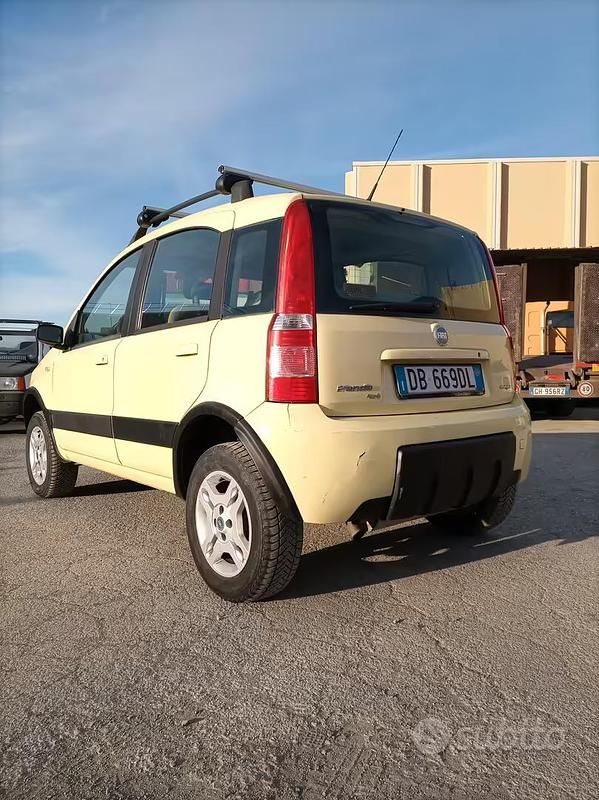 Usata Fiat Panda 4x4 Climbing 69 CV (50 kW) 2006 Giallo Utilitaria