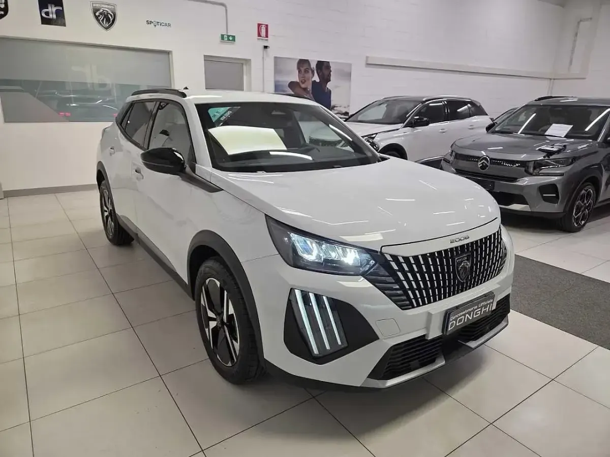 Usata Peugeot 2008 Allure 131 CV (96 kW) 2025 Okenite SUV