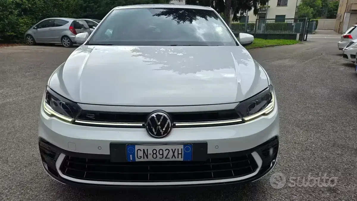 Usata VW Polo R-line 95 CV (69 kW) 2023 Bianco Utilitaria