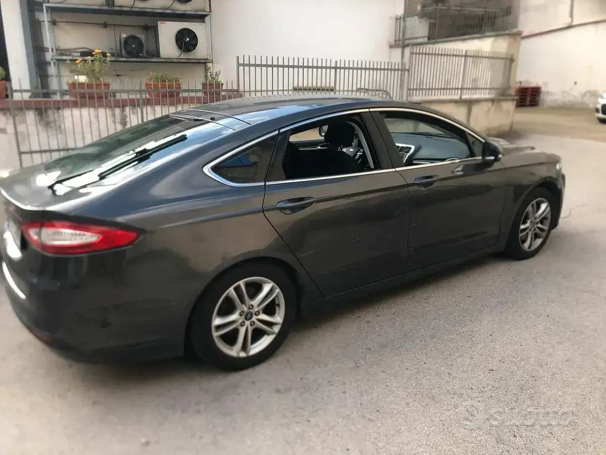 Usata Ford Mondeo 150 CV (110 kW) 2015 Grigio Berlina