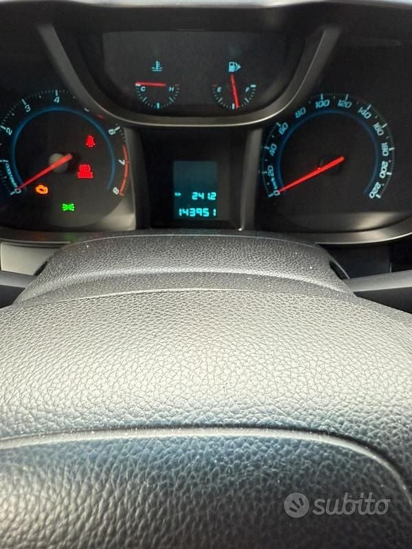 Usata Chevrolet Orlando 141 CV (103 kW) 2012 Grigio Monovolume