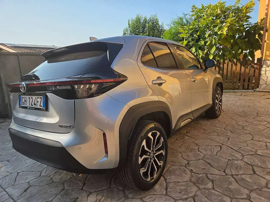 Usata Toyota Yaris Cross Trend 92 CV (67 kW) 2021 Argento SUV