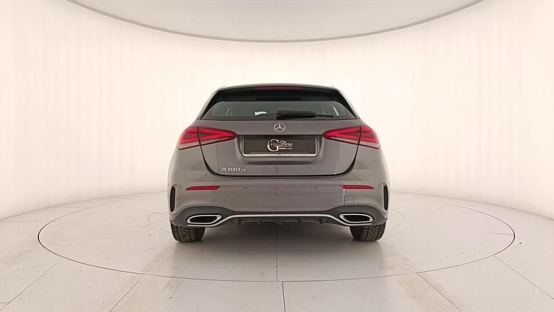 Usata Mercedes A180 Premium 116 CV (85 kW) 2018 Grigio Berlina