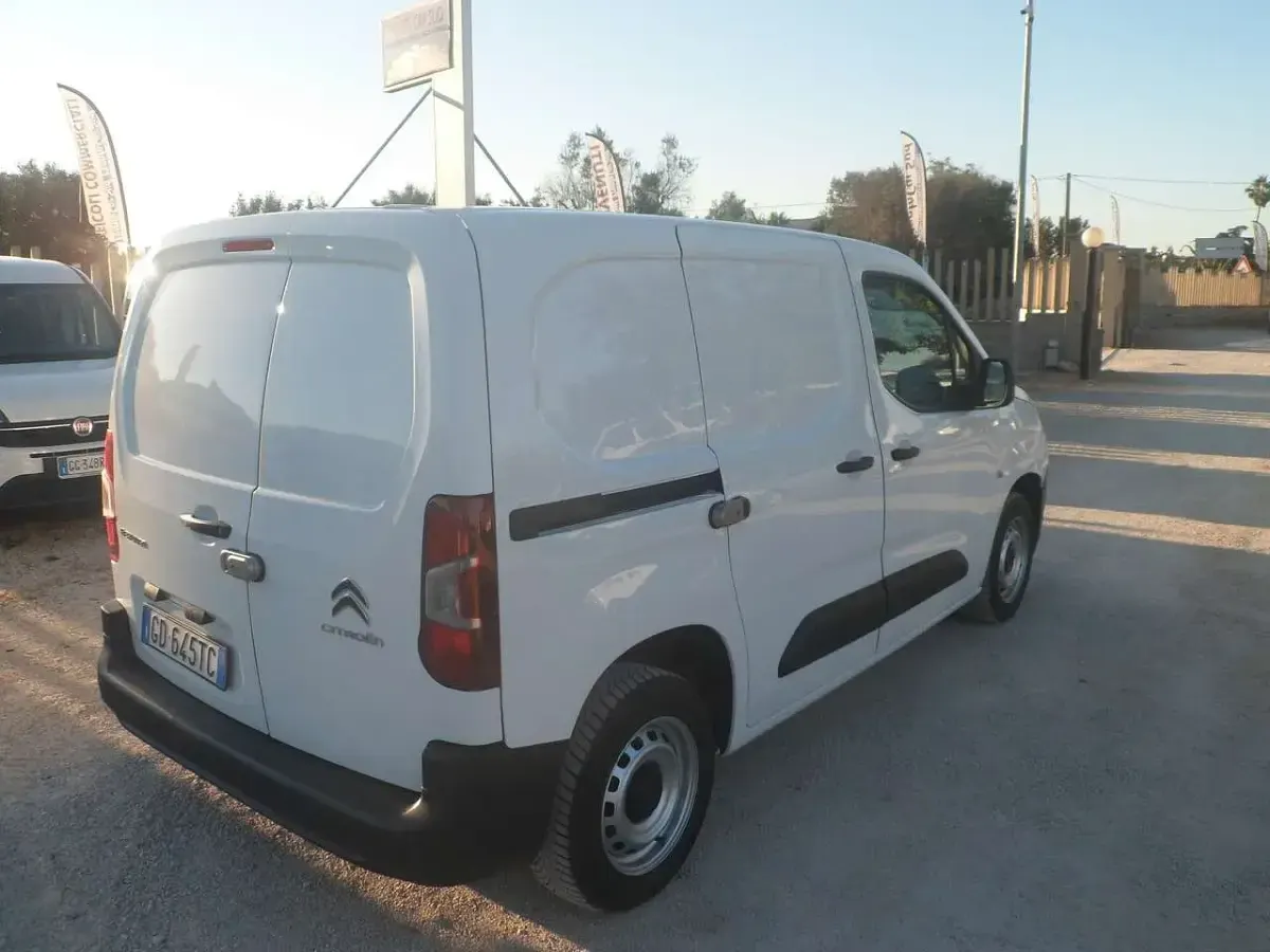 Usata Citroën Berlingo 101 CV (74 kW) 2021 Bianco Monovolume