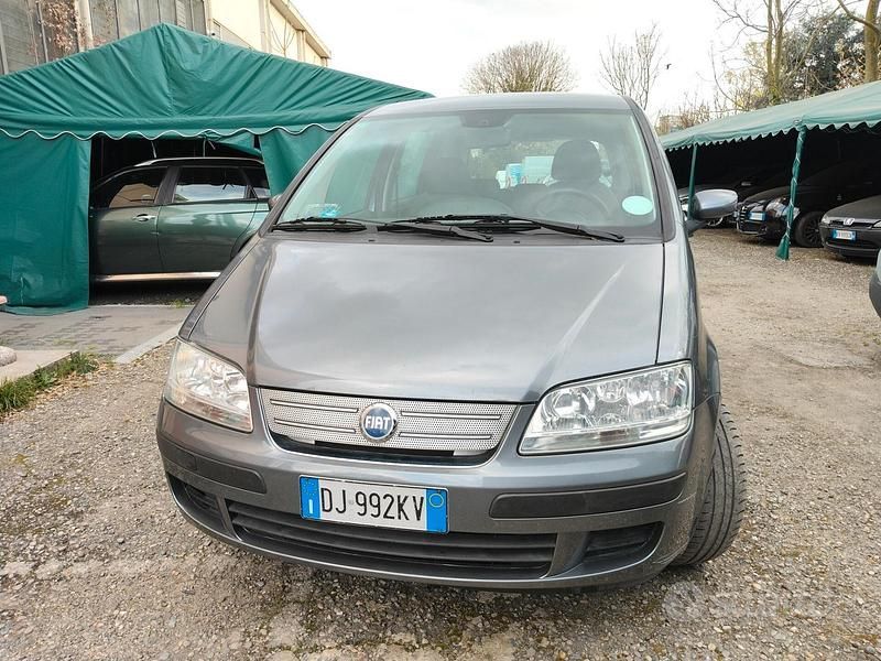 Usata Fiat Idea 80 CV (58 kW) 2007 Grigio Monovolume