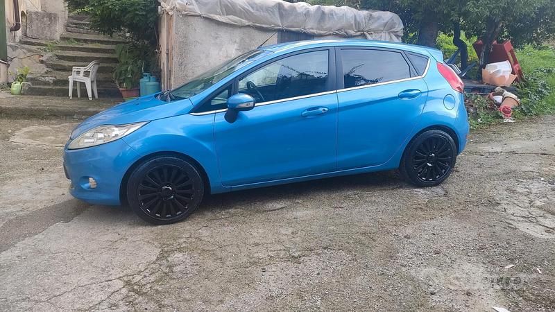 Usata Ford Fiesta 100 CV (73 kW) 2009 Blu Utilitaria