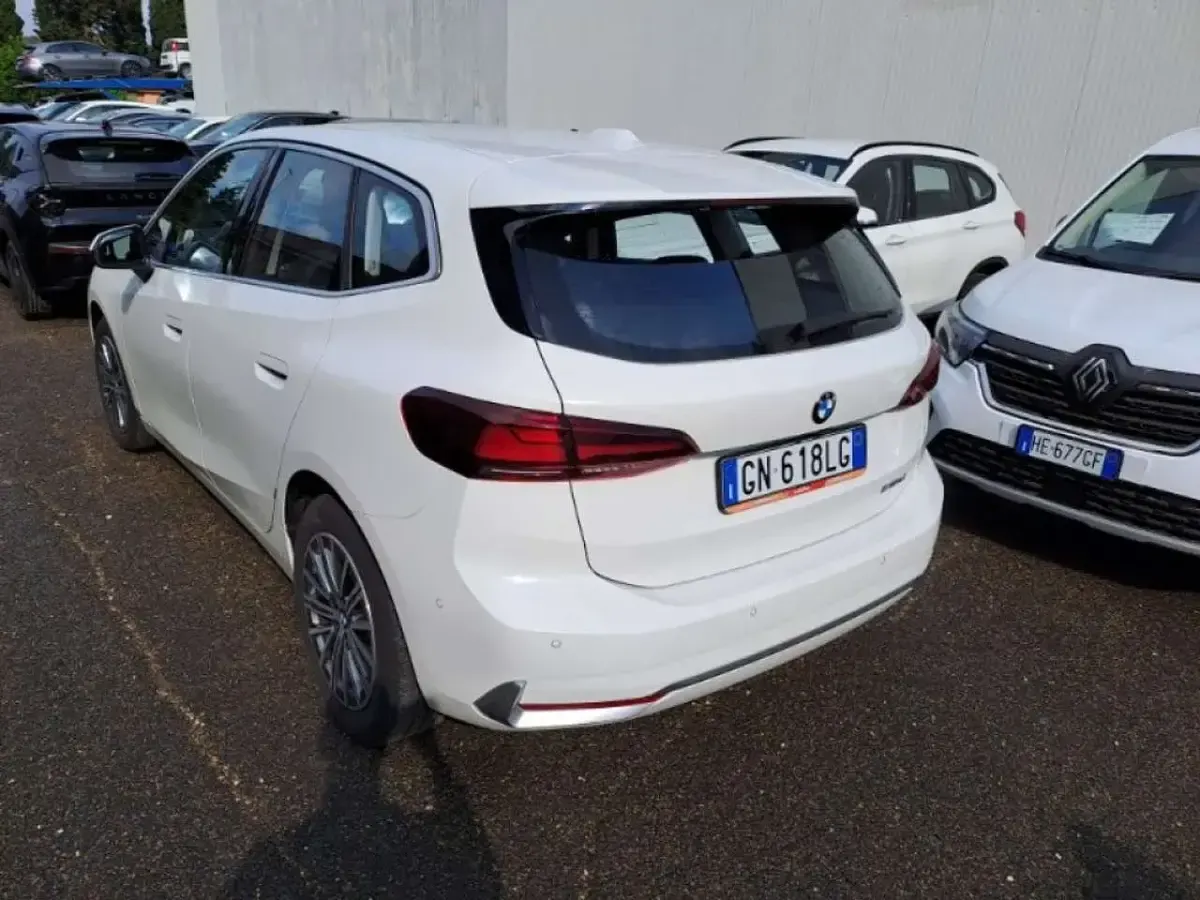 Usata BMW 218 Active Tourer Luxury Line 150 CV (110 kW) 2023 Bianco Monovolume