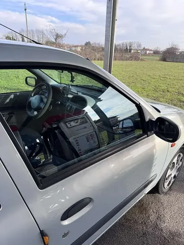 Usata Renault Clio II 58 CV (42 kW) 2000 Berlina