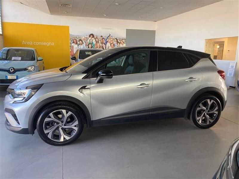 Usata Renault Captur RS Line 145 CV (106 kW) 2022 Grigio chiaro SUV