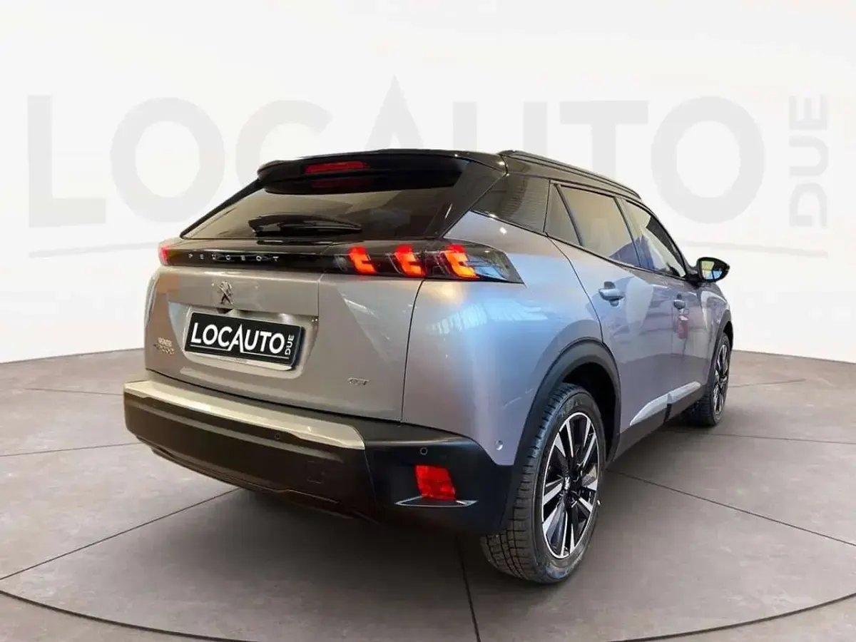 Usata Peugeot e-2008 GT 100 kW (136 CV) 2022 Grigio SUV