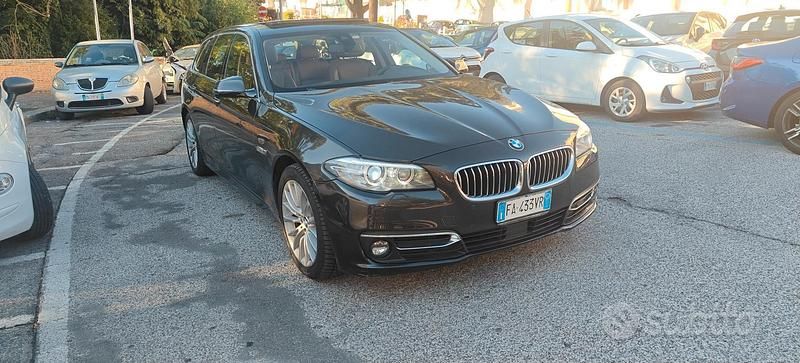 Usata BMW 520 Luxury Line 190 CV (139 kW) 2015 Grigio Station wagon