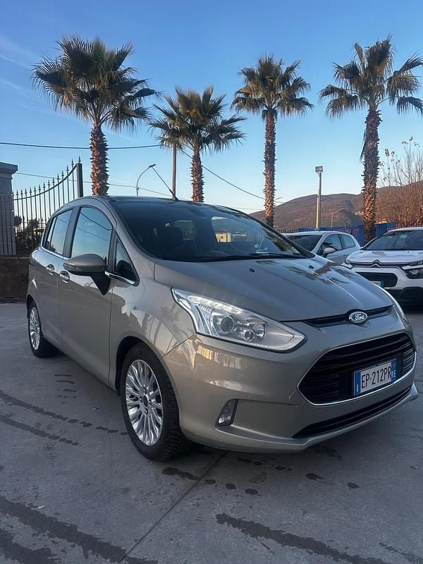 Oro Usata 2013 Ford B-MAX Titanium Monovolume | 7900 € (Buon prezzo) - Immagine 1/4