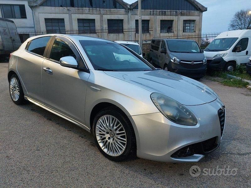 Usata Alfa Romeo Giulietta Exclusive 140 CV (102 kW) 2012 Grigio Utilitaria
