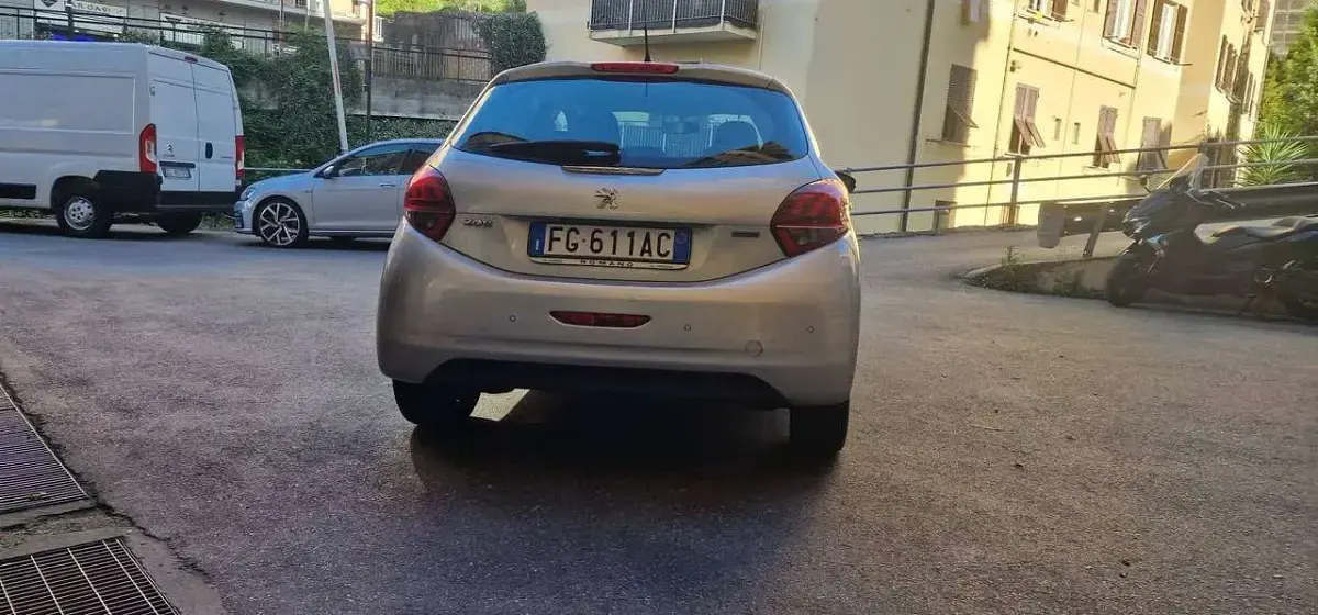 Usata Peugeot 208 Active 75 CV (55 kW) 2017 Argento Utilitaria