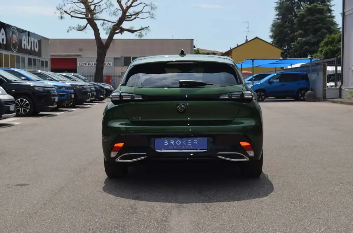 Usata Peugeot 308 Allure 131 CV (96 kW) 2024 Verde olivine Berlina