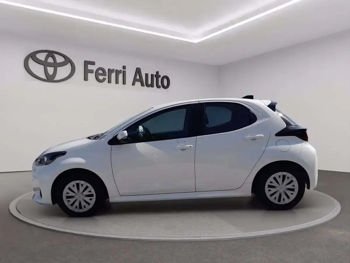 Usata Toyota Yaris Hybrid Active 116 CV (85 kW) 2025 Super white Berlina
