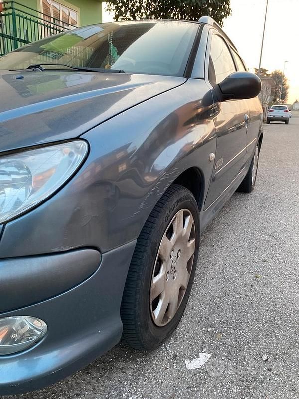 Usata Peugeot 206 88 CV (64 kW) 2005 Grigio Station wagon