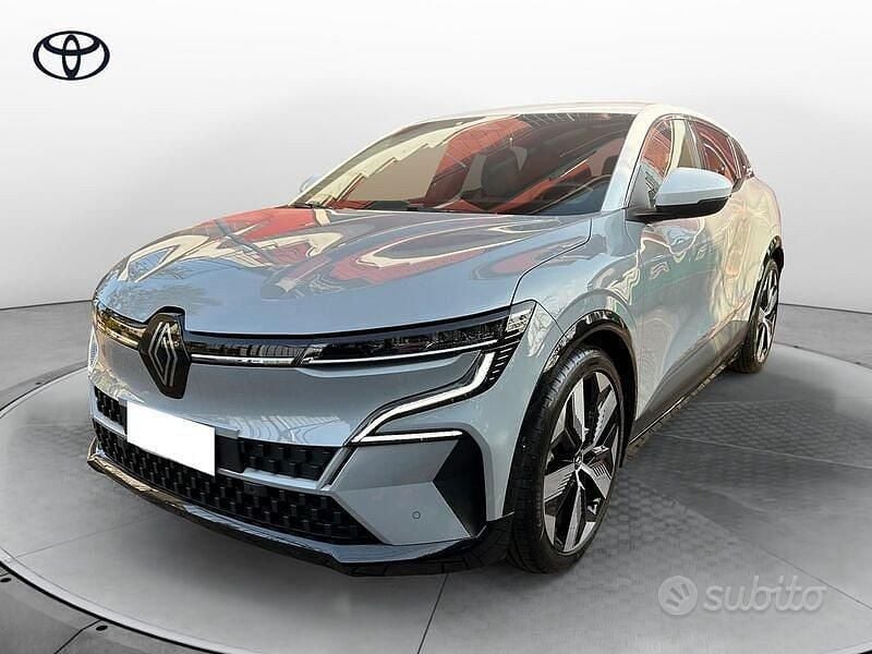 Grigio Usata 2023 Renault Megane E-Tech Techno SUV | 27.500 € (Cara) - Immagine 1/4