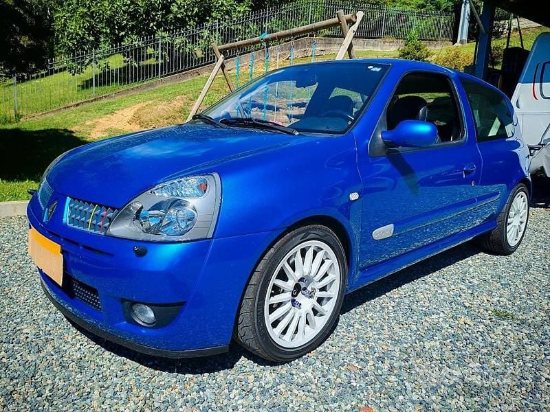 Usata Renault Clio R.S. R.S. 179 CV (131 kW) 2005 Blu Utilitaria