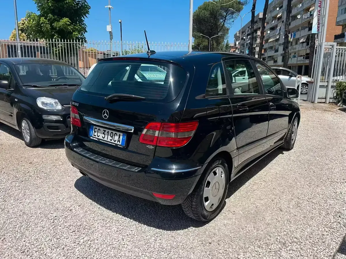 Usata Mercedes B180 116 CV (85 kW) 2010 Nero Monovolume