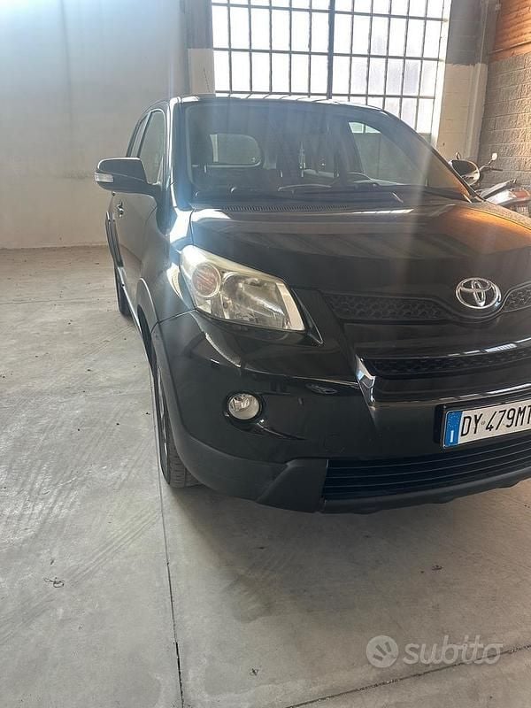 Nero Usata 2010 Toyota Urban Cruiser Luxury SUV | 4899 € (Ottimo prezzo) - Immagine 1/4