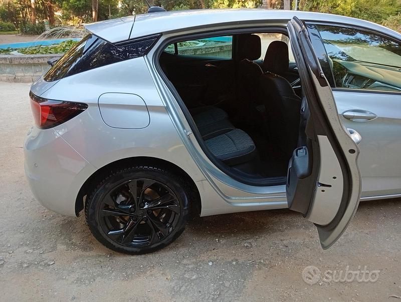 Usata Opel Astra GS Line 122 CV (89 kW) 2020 Argento Berlina