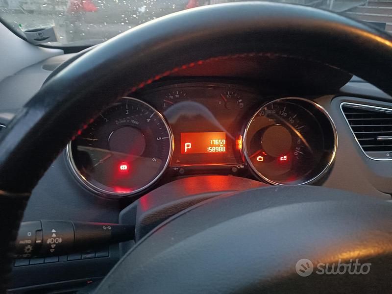 Usata Peugeot 5008 120 CV (88 kW) 2017 Nero Monovolume