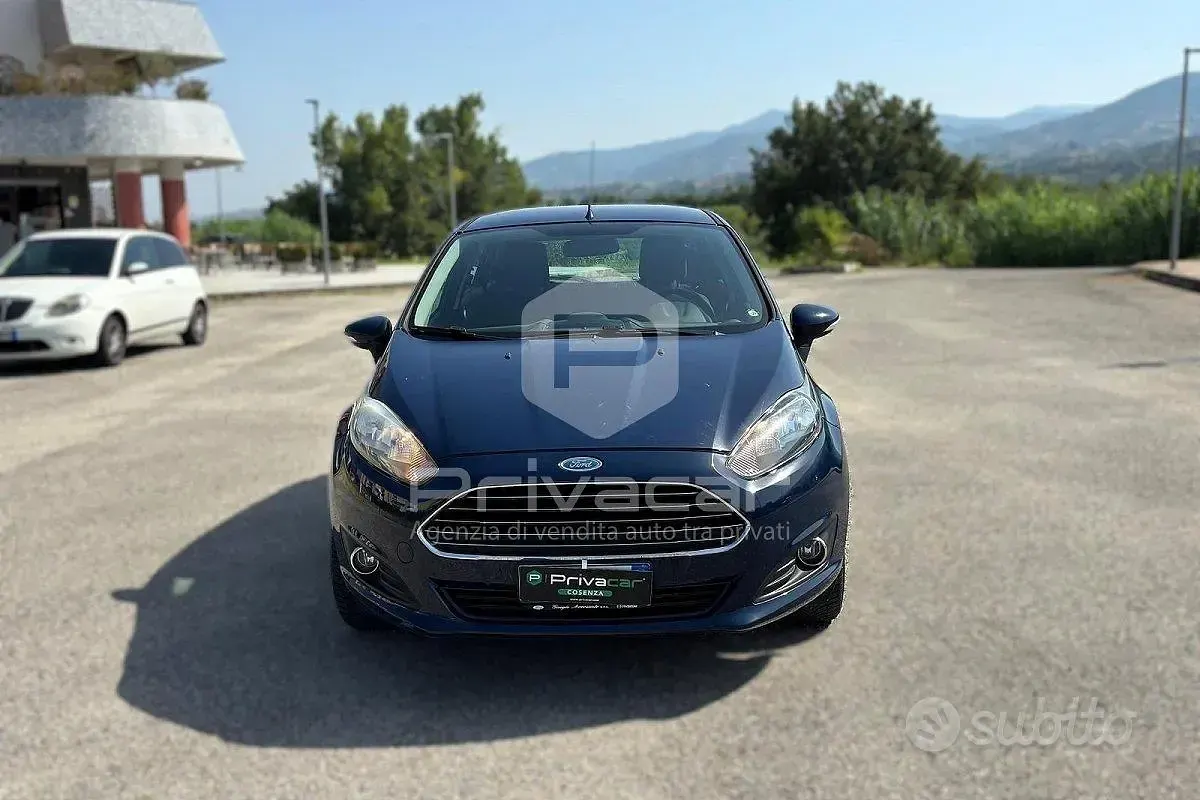 Usata Ford Fiesta 75 CV (55 kW) 2015 Bluazzurro Utilitaria