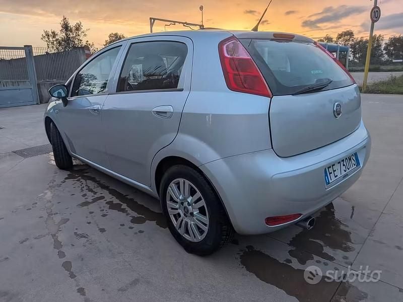 Usata Fiat Punto Lounge 69 CV (50 kW) 2016 Grigio Utilitaria