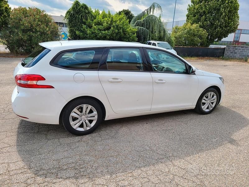 Usata Peugeot 308 120 CV (88 kW) 2015 Bianco Station wagon