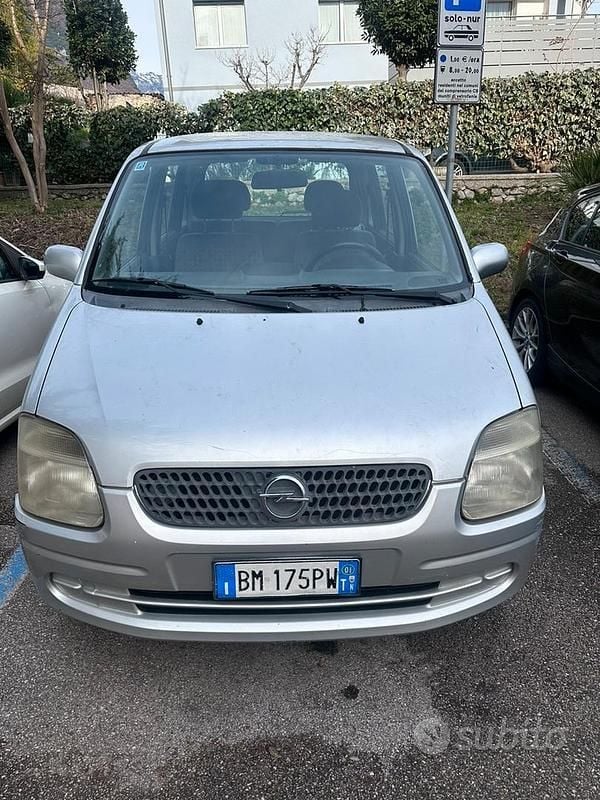 Grigio Usata 2001 Opel Agila Due volumi | 1100 € - Immagine 1/4