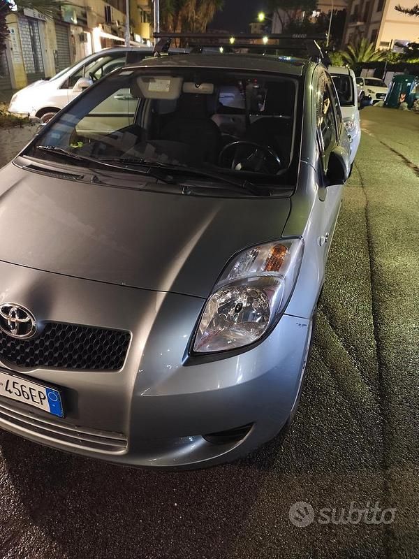 Usata Toyota Yaris 90 CV (66 kW) 2007 Grigio Utilitaria