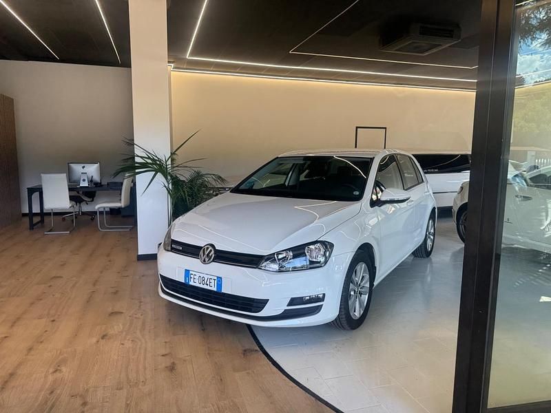 Bianco Usata 2016 VW Golf Trendline Tre volumi | 9500 € (Buon prezzo) - Immagine 1/4